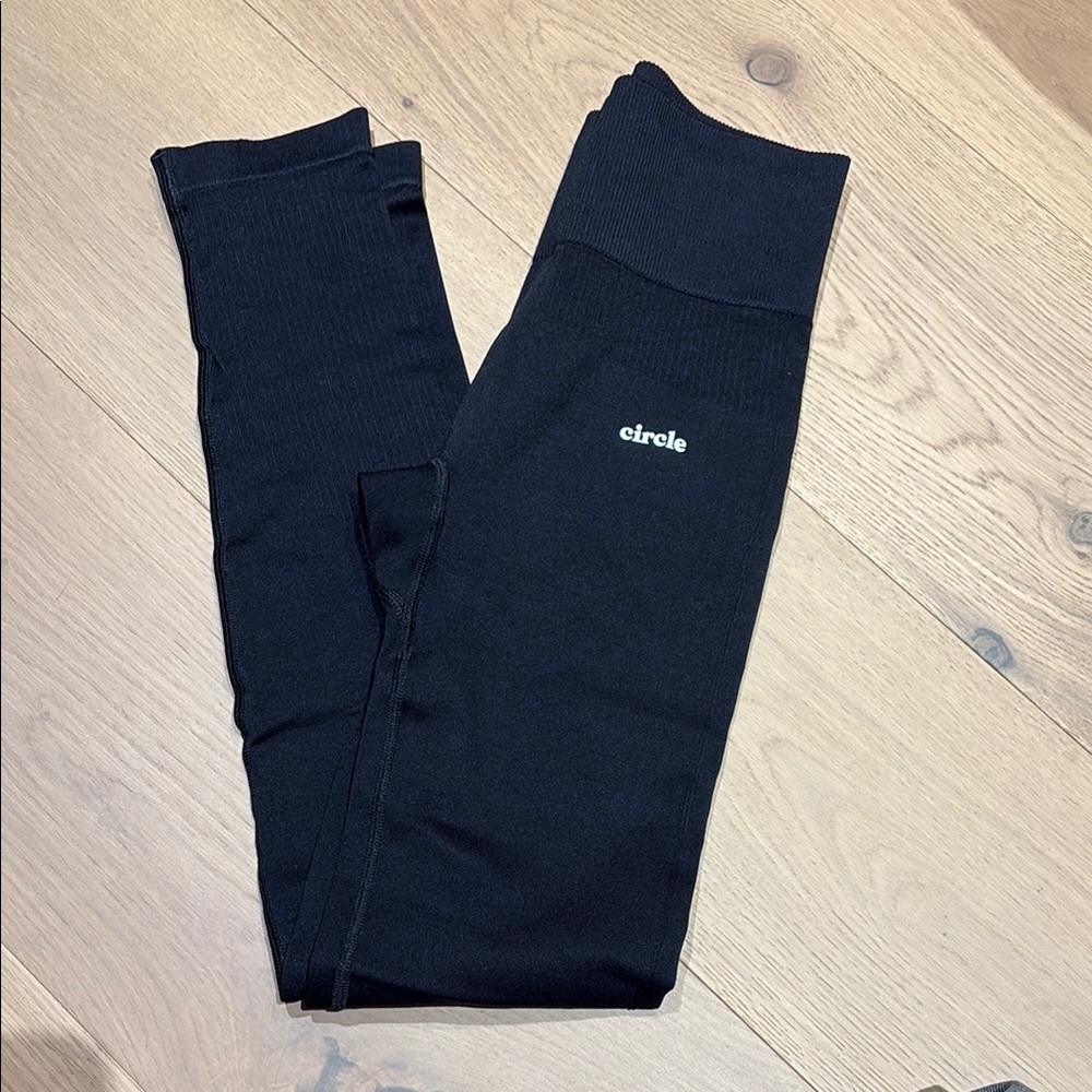 Black Leggings Circle